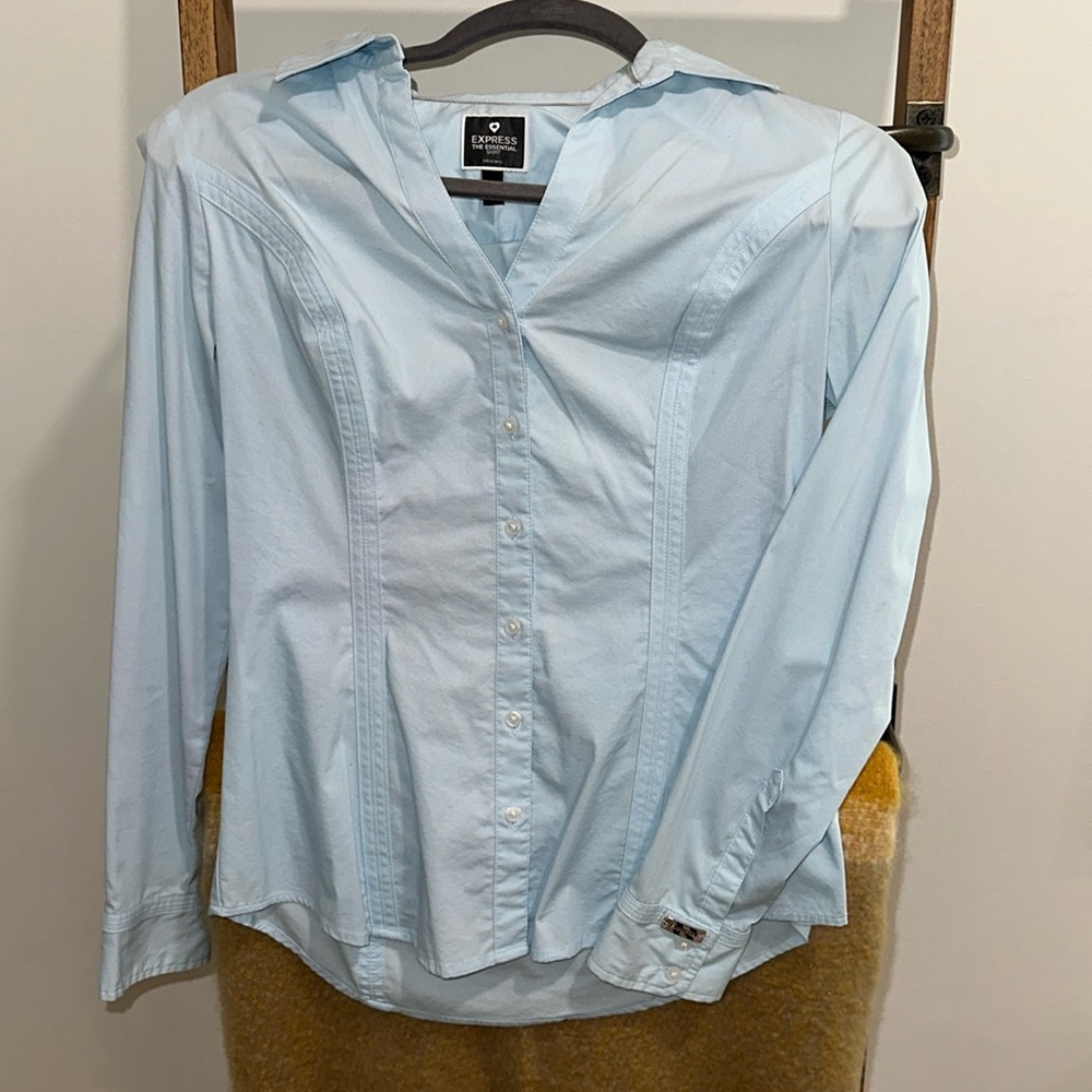Express work shirt, The Essential Shirt - Original, size small💙